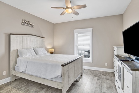 Bedroom 3 with a queen bed and attached bathroom