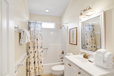 Bathroom 4 with tub shower combo