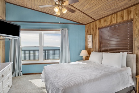 The master bedroom comes with a queen bed and Gulf views
