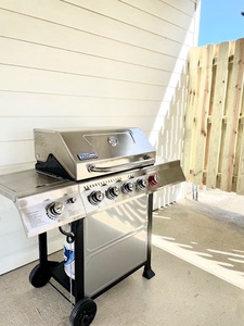 Picnic and Grill in the shade