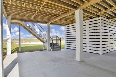 Large covered area underneath the house