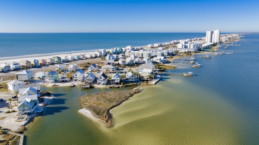 Located on Little Lagoon with Gulf beach access a short walk away