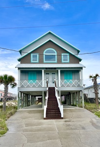 This stunning oasis offers 3 bedrooms, 4.5 bathrooms and a 2nd living room/sleeping area with a kitchenette