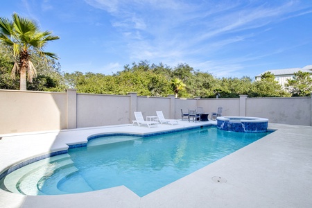 Private pool and hot tub- pool can be heated or cooled