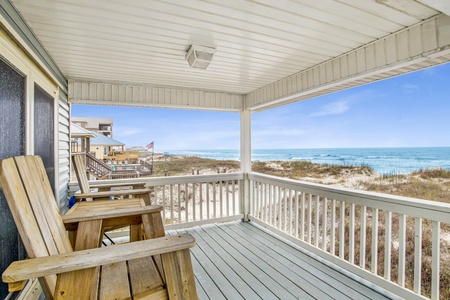 Great covered deck space!