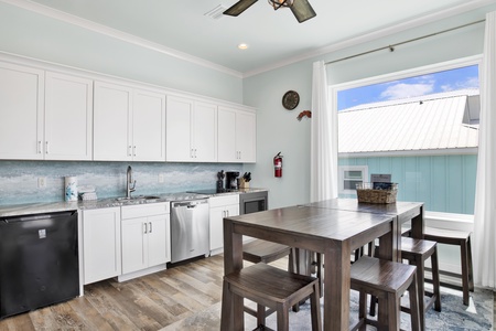 A 2nd kitchen, perfect for multi-families