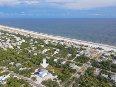 Secluded location with plenty of privacy; minutes to the beach