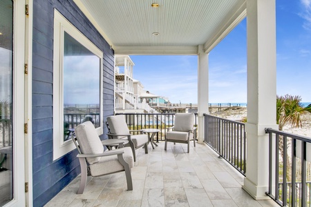 1st floor covered balcony