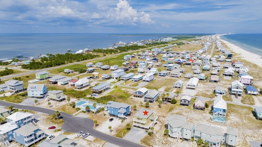 Mobile Bay across the street- community fishing pier access