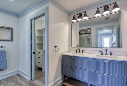 Double vanities and walk-in closet
