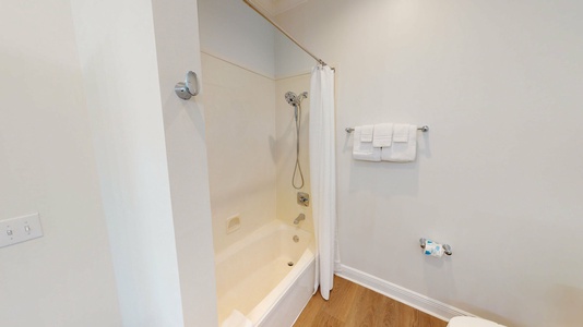 Bedroom 4 tub/shower combo