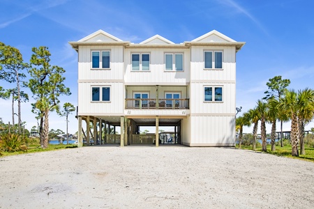 Ample parking - covered or uncovered. Parking for boat trailers as well