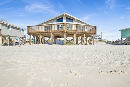 Pelican Paradise is a 3 bedroom/2 bathroom, pet-friendly home