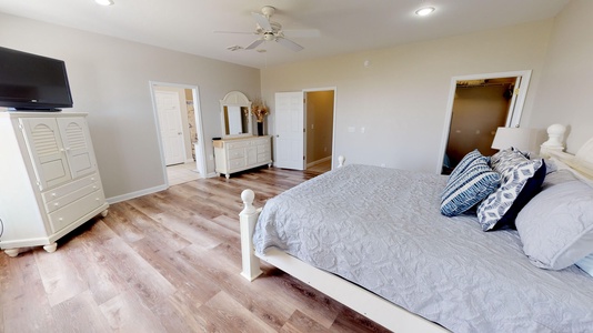 Master bedroom, 2nd floor, with twin bunks in closet. Private bath with jacuzzi tub and shower