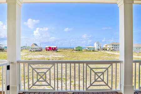 Easy beach access and Gulf views!