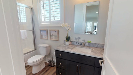 Full bathroom on the 1st floor