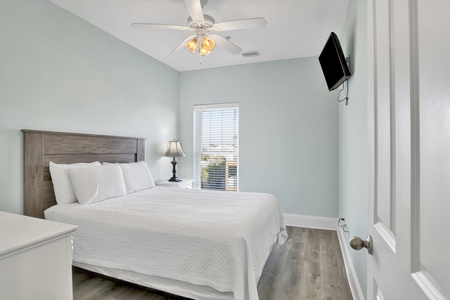 The 4 units have Bedroom 3 located on the 2nd floor with a queen bed and TVs