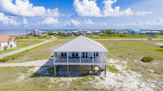 A pet-friendly beach cottage located in Fort Morgan