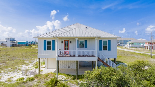 Book Sun Dogs Cottage for your next getaway with Harris Vacations!