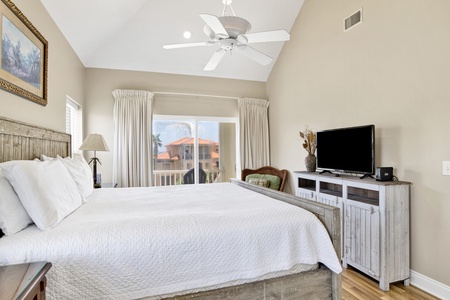 Offering a TV and King bed, sleeps 2