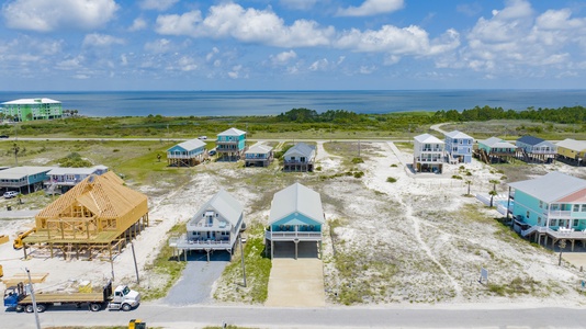 The best of both worlds with Mobile Bay across the street