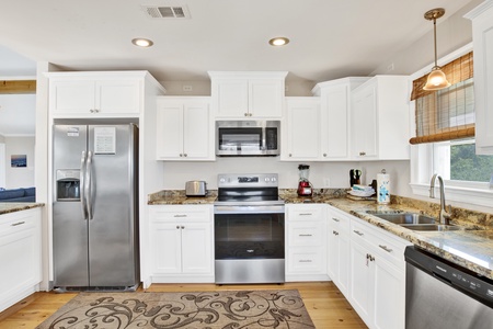 Fully equipped kitchen
