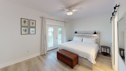 Big Blue-3rd floor Bedroom 7 comes with a king bed and has balcony access, a TV, ceiling fan and a private bathroom