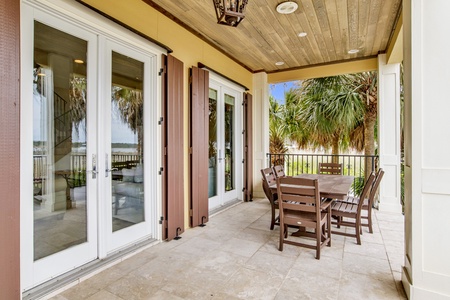 Front balcony has covered outdoor dining