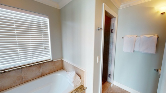 Soaking tub in Bedroom 3