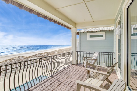 3rd floor balcony shared between bedroom 6 and 7