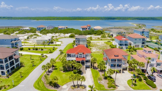 Book Cook House for your next family retreat with Harris Vacations!