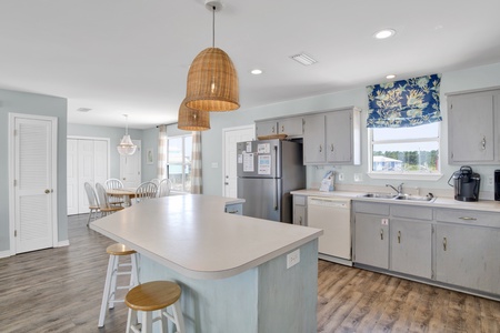 Bright and spacious kitchen