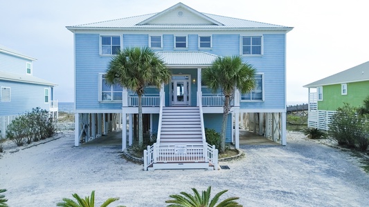 Front entrance into Brainstopper- there is also an elevator under the home and covered parking