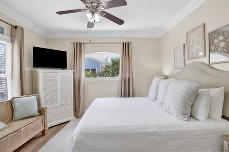 The last guest bedroom is located on the 1st floor and offers a King bed, TV and private bathroom