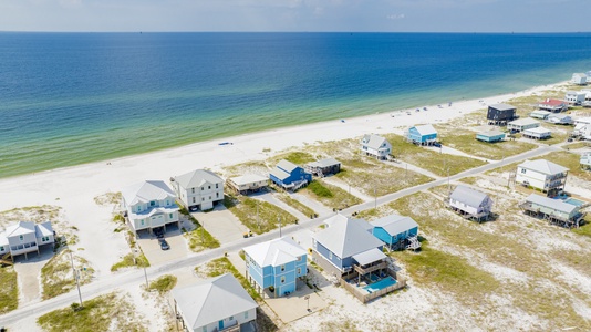 Free Bird offers plenty of amenities and is nestled between the Gulf and Mobile Bay