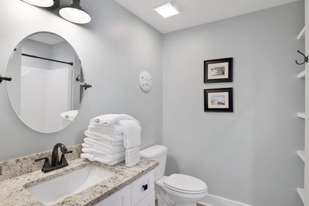 The private bathroom features a tub/shower combo