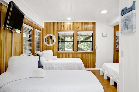 The downstairs suite sleeps 5