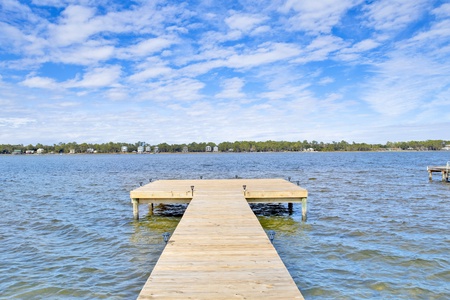 Bama Boat House South shares the pier with the neighbors