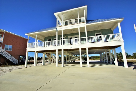 Private drive with plenty of porches and parking