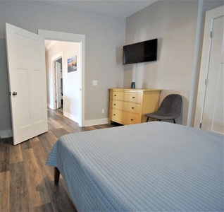Bedroom 2, queen bed, 2 twin bunks, sleeps 4, TV, attached bath