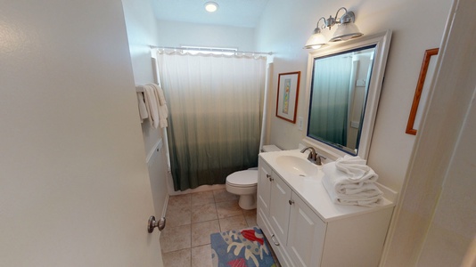 Bathroom 4 with tub shower combo