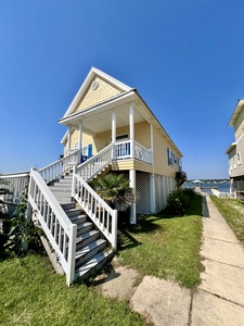 The community offers a private pier, dock and boat launch