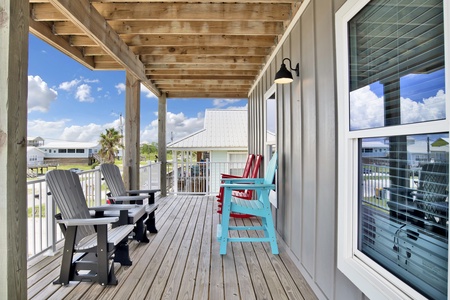 1st floor covered balcony