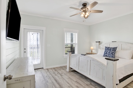 Master bedroom 2 accommodates 2 guests