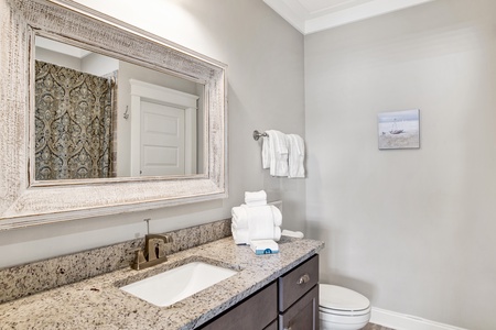 The private bathroom has a tub/shower combo