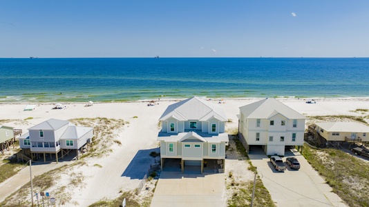 Located on the pet-friendly beaches of Fort Morgan