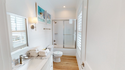 1st floor full bath with a tub/shower combo
