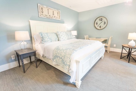 In Town - Suite 5 In the Clouds - 2 Blocks from Main Street