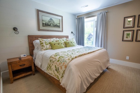 In Town - Suite 3 Into the Woods - 2 Blocks from Main Street