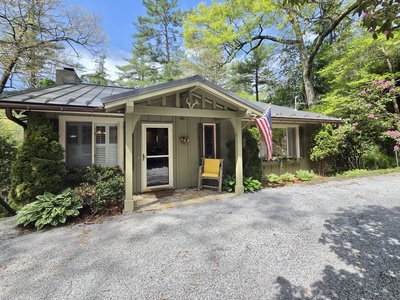 Acorn Cabin: Mountain Cottage with Private Deck | Peek at Lake Sequoyah